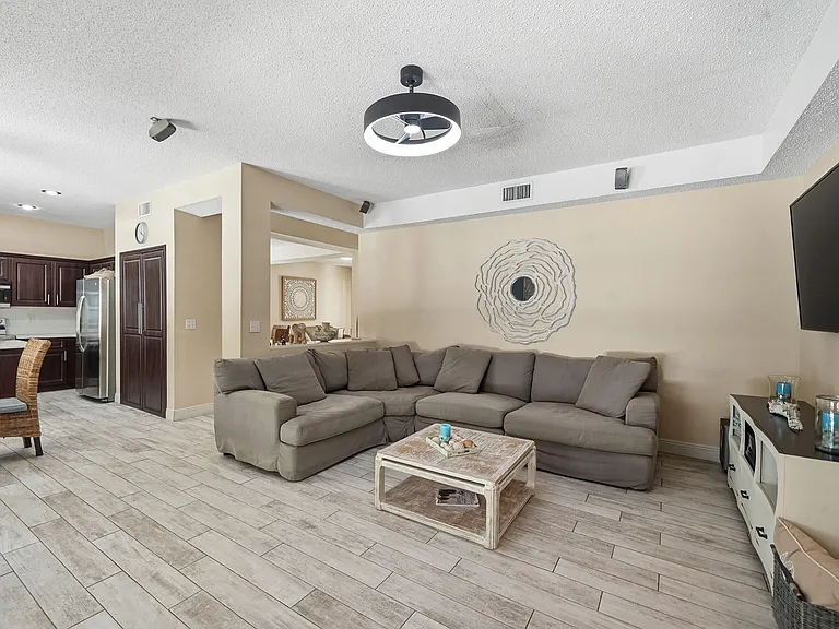 15073 Oak Chase Ct — Photo 14
