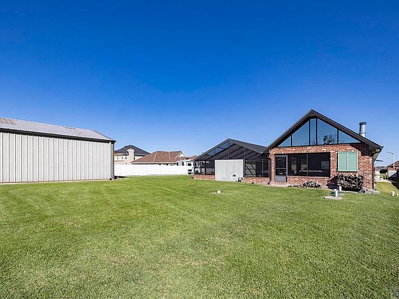 5th image of 144 Manchester Dr