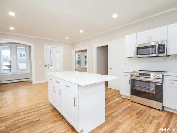 17 Grand Street, Seymour, CT 06483