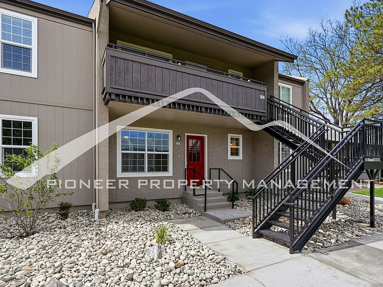 2301 E Fremont Ave #S02 — Photo 2
