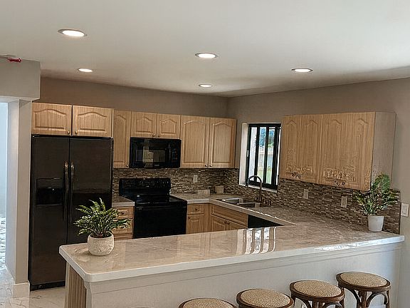 Comfortable kitchen, lots of space to move around.