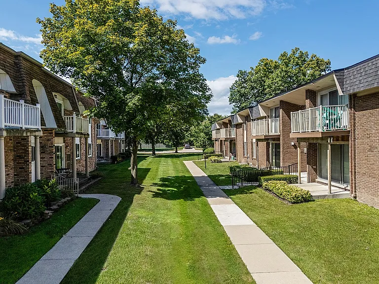 Kensington Manor Apartments — Photo 7
