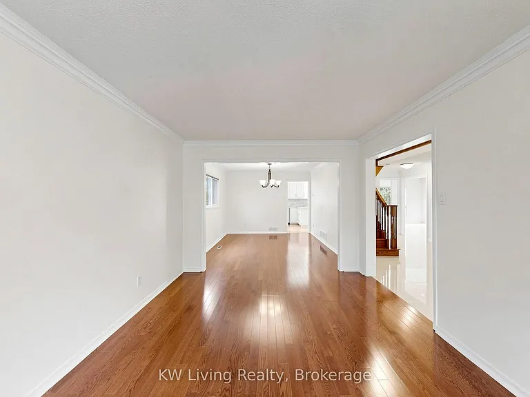 33 Southgate Cres — Photo 4