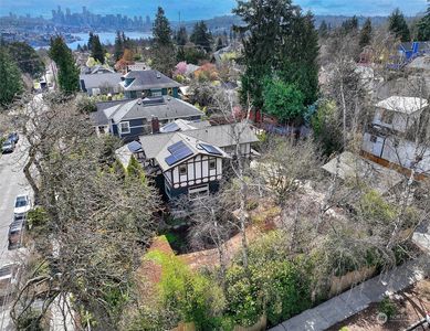4327 Eastern Avenue N, Seattle, WA, 98103