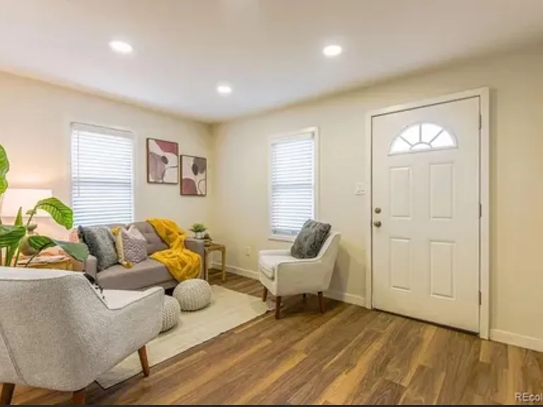 2084 Elmira St — Photo 2