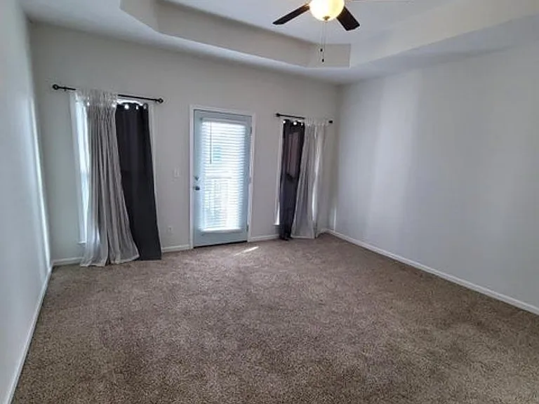 5817 Jasmine Ct — Photo 10