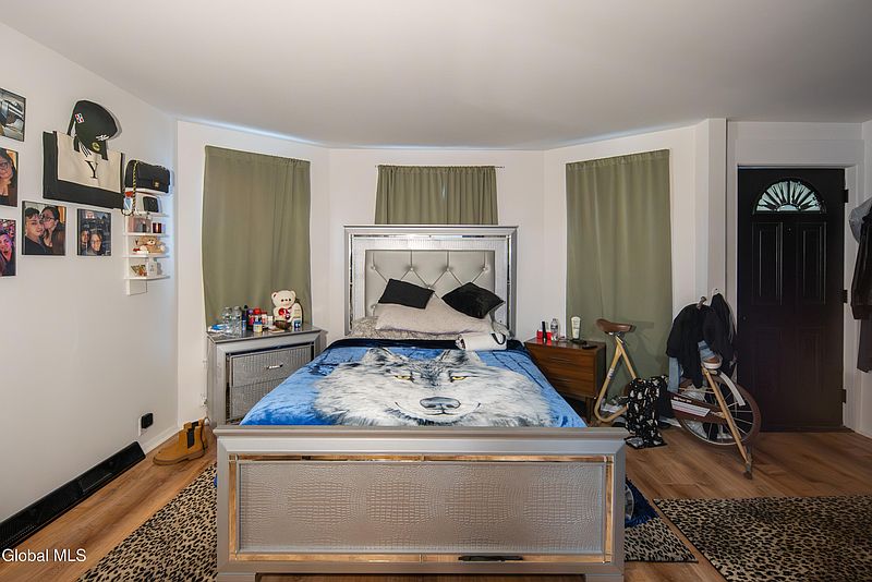 3rd image of 106 Elm Street