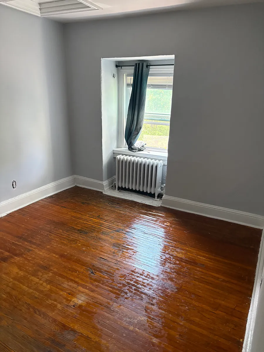 Building Photo - 4808 Regent St #3F