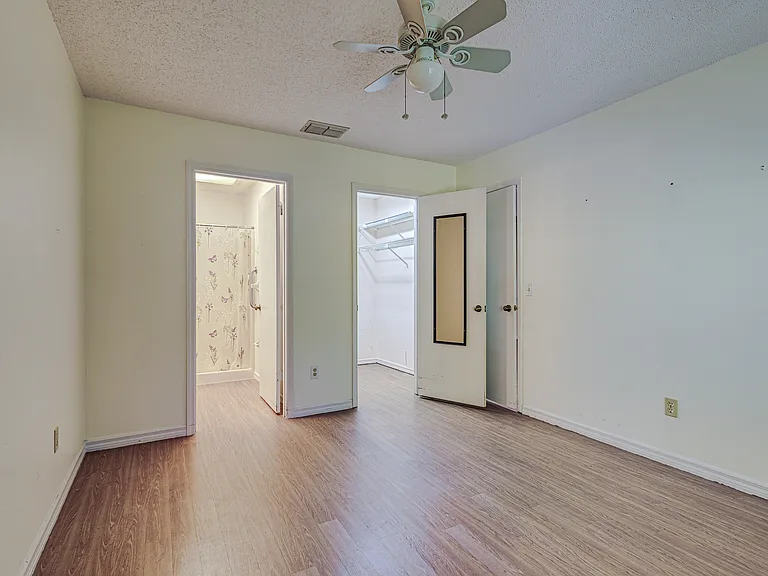 205 N Trout Ave — Photo 17