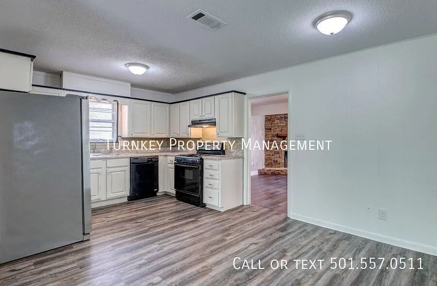 1301 Stafford Rd — Photo 2