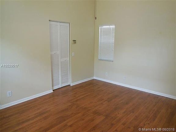 2nd image of 1521 Tamarind Ct
