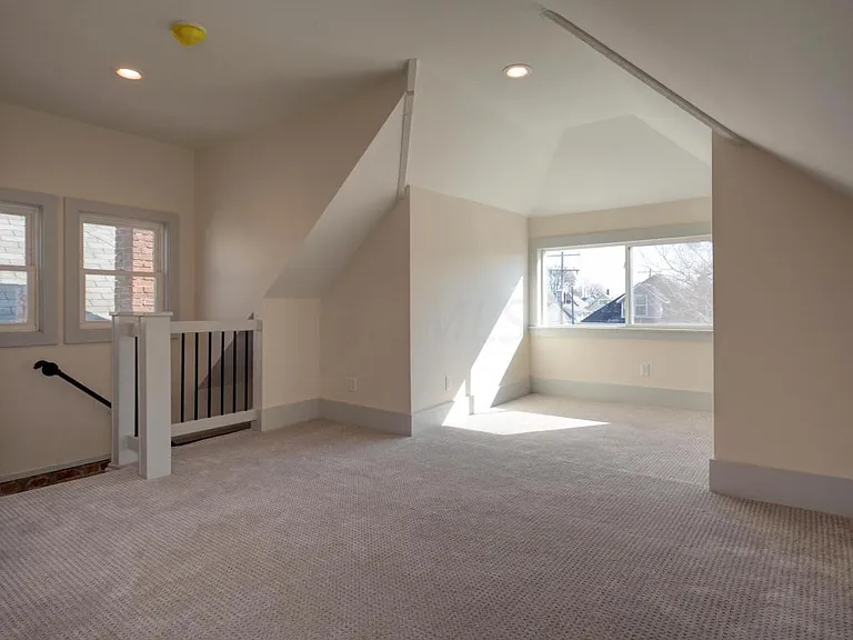 927 Linwood Ave — Photo 15