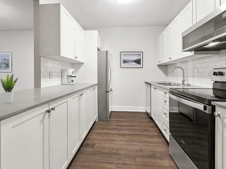 144 Barrett Ct — Photo 2