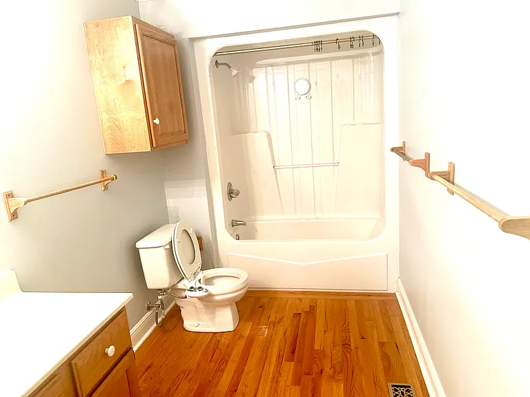 Second floor suite bathroom
