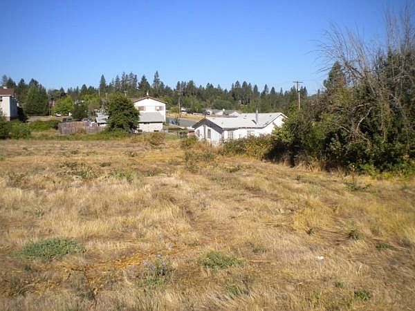 2nd image of 2028 Hubbard Ln