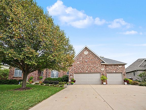 3rd image of 18 Stonebrook Ct