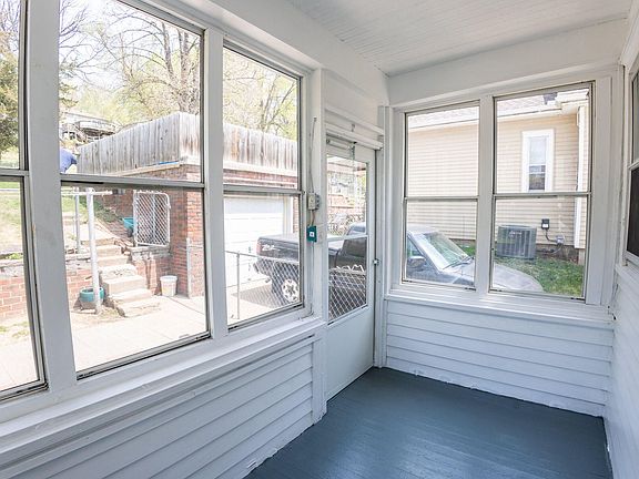 4th image of 369 Lincoln Ave