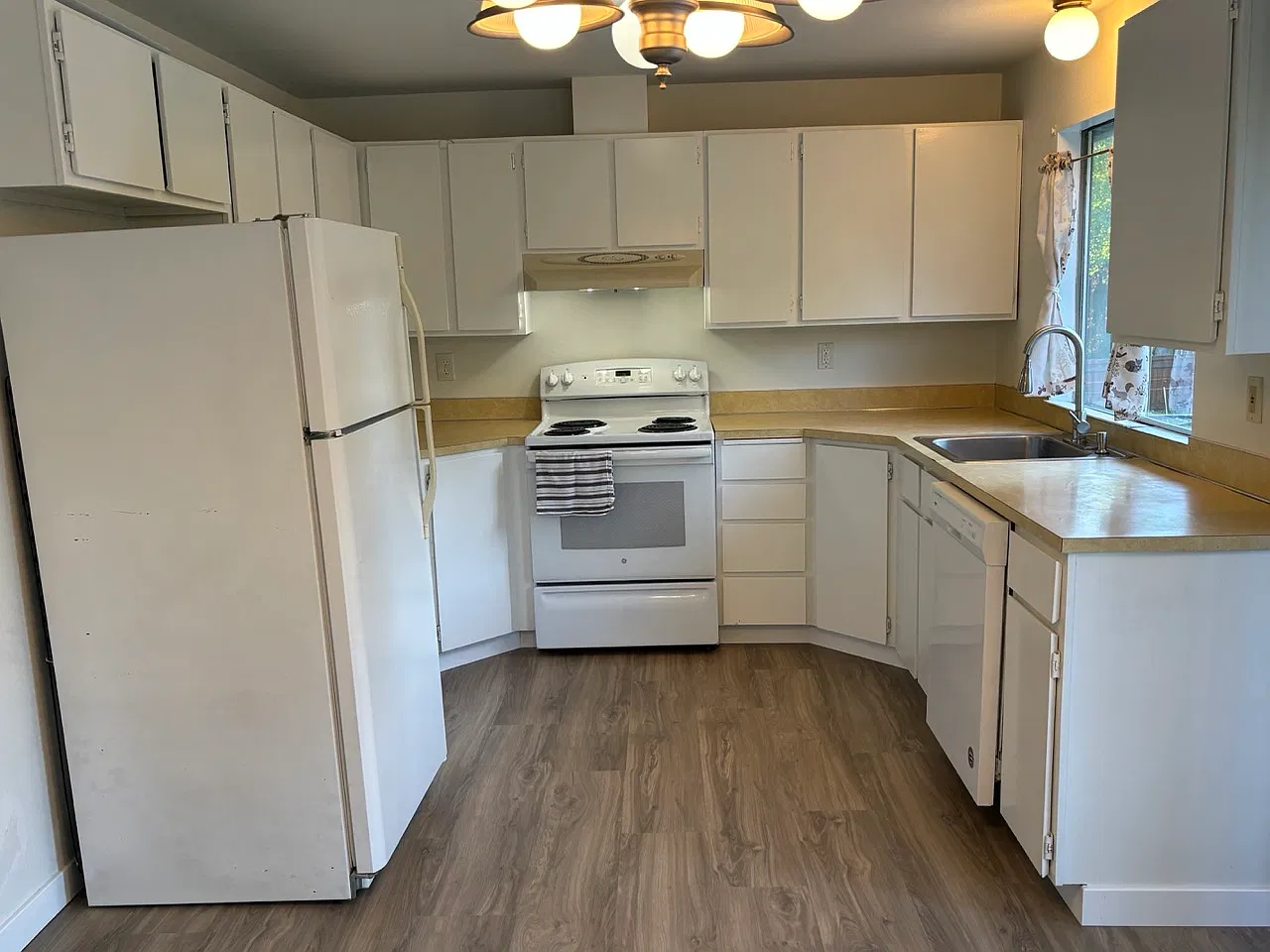 3 bed, 1700 sqft, $3,195 — Photo 4