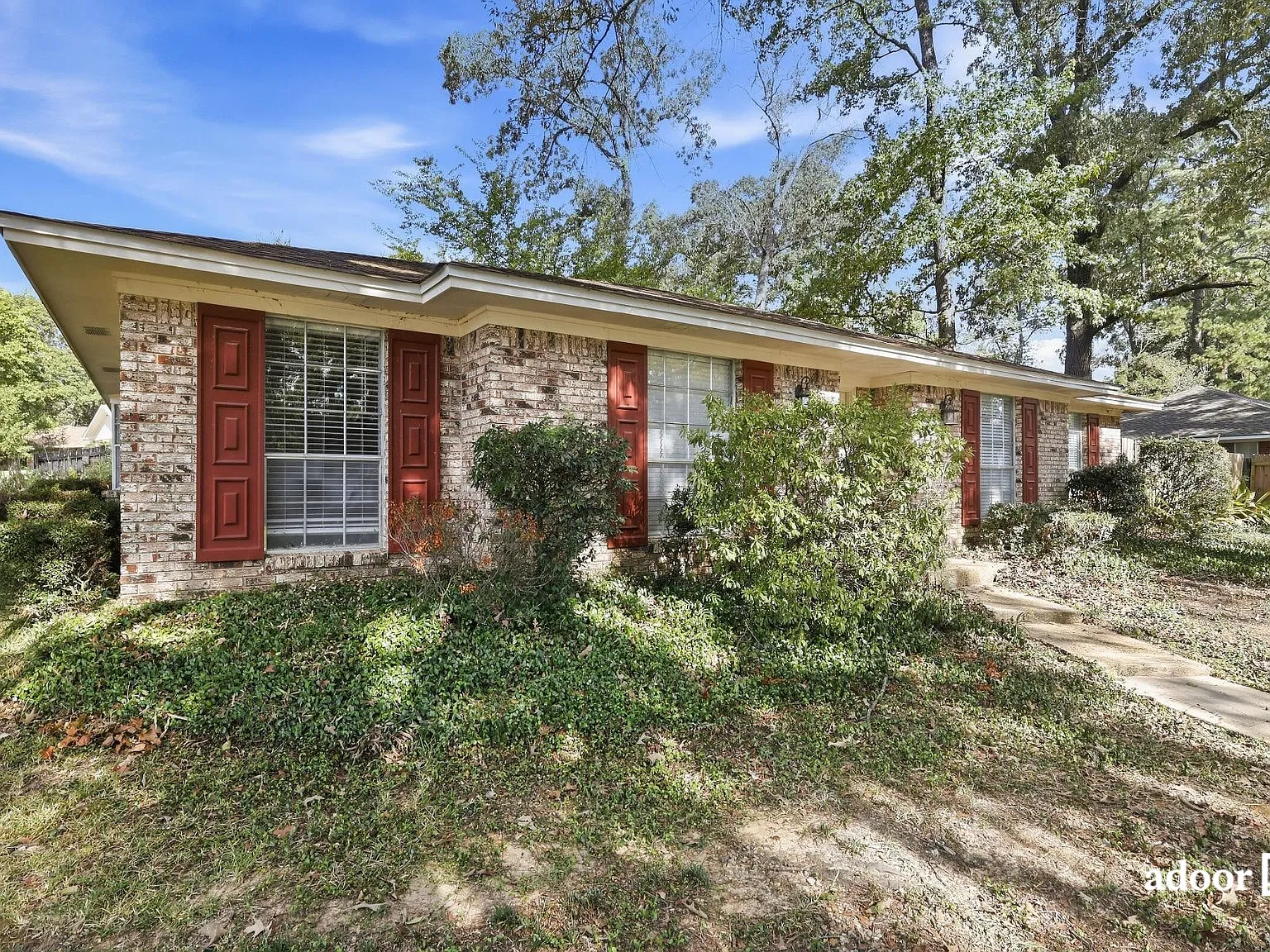 3 bed, 2.0 bath, 1800 sqft, $1,895 — Photo 2