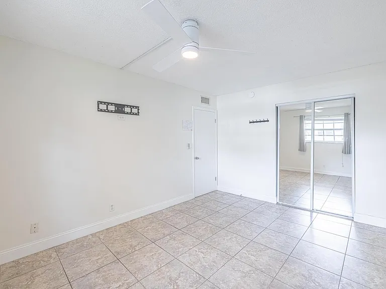 1505 NE 5th Ct #3 — Photo 10