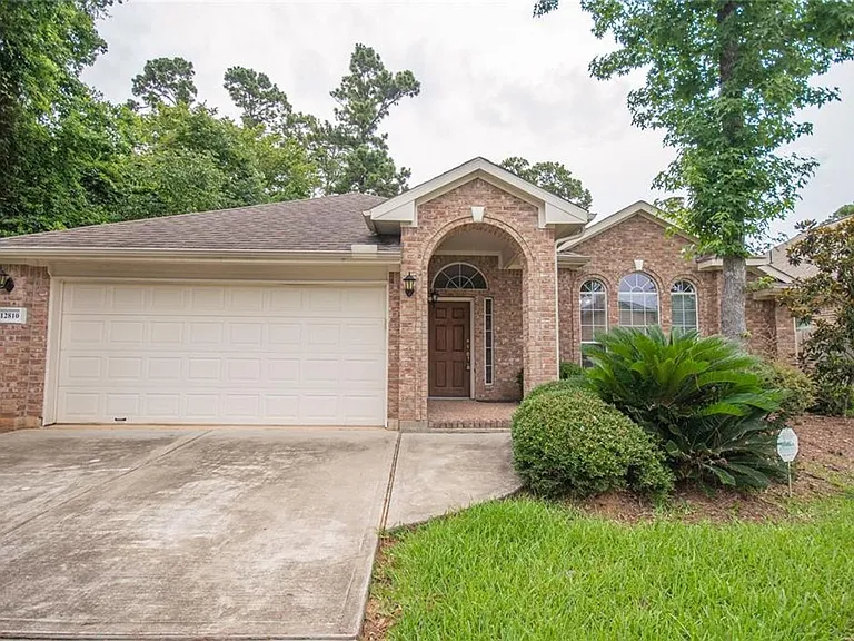 12810 Lake Shore Dr — Photo 1