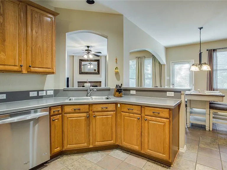 2808 Cypress Point Dr — Photo 8