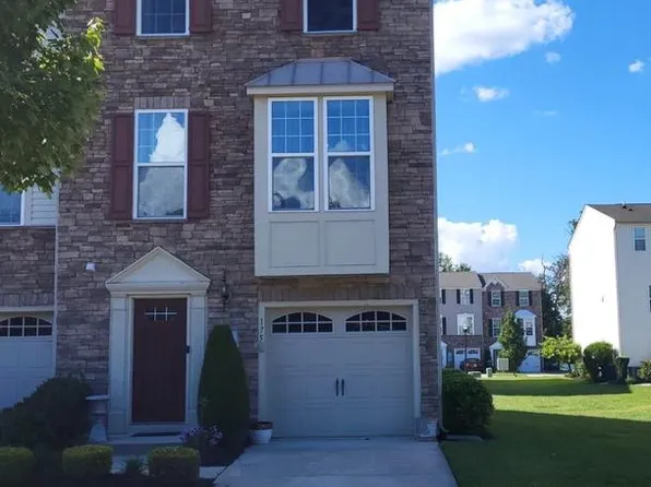 175 Village Green Ln, Sicklerville, NJ 08081
