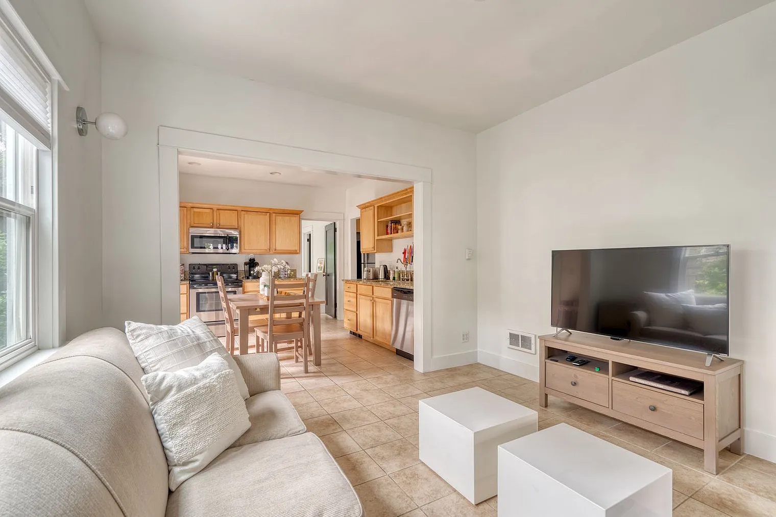 2 bed, 2.0 bath, 742 sqft, $3,867 — Photo 4