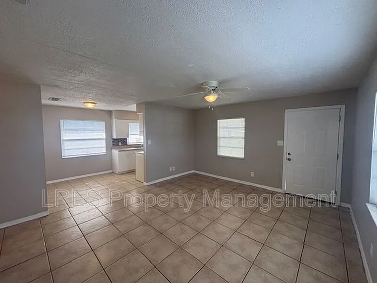 2437 Chase Ave #A — Photo 5