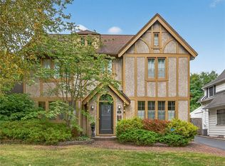 204 Oakdale Dr, Rochester, NY 14618