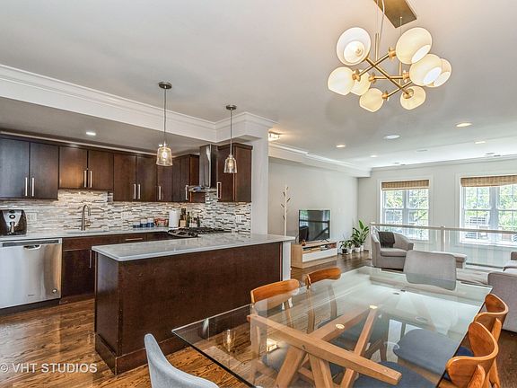 5th image of 1754 W Wellington Ave APT 1W