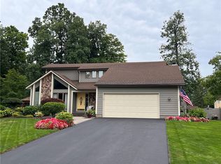 212 Creighton Ln, Rochester, NY 14612