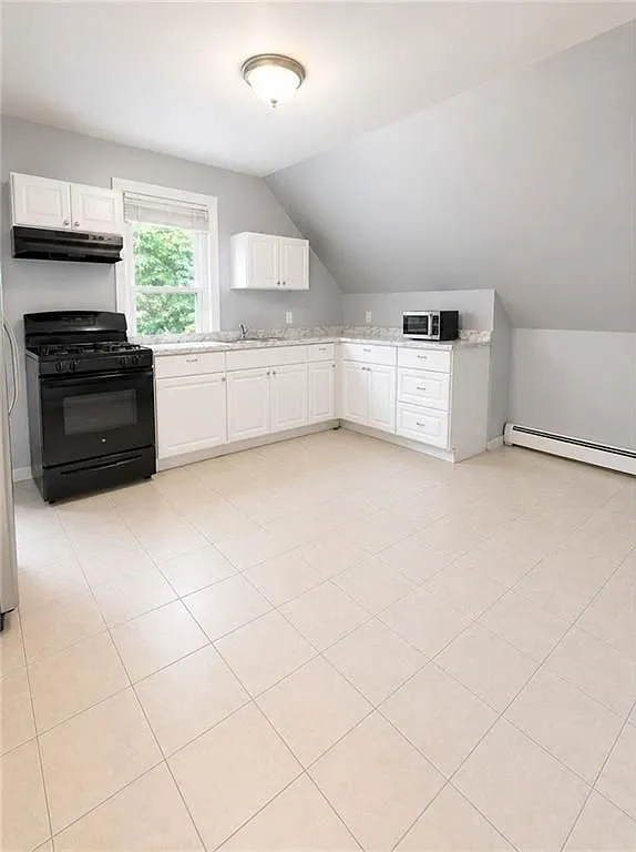 3 bed, 1.0 bath, 600 sqft, $1,950 — Photo 2