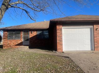 2737 E McDaniel St, Springfield, MO 65802