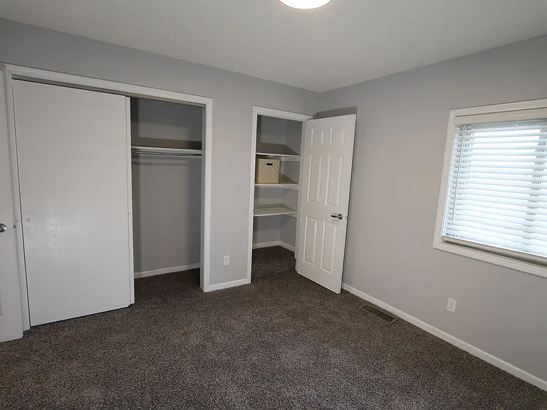 The Warwick of Norfolk. Now leasing updated 1, 2 bedroom apartments and 3 bedroom townhomes! — Photo 11