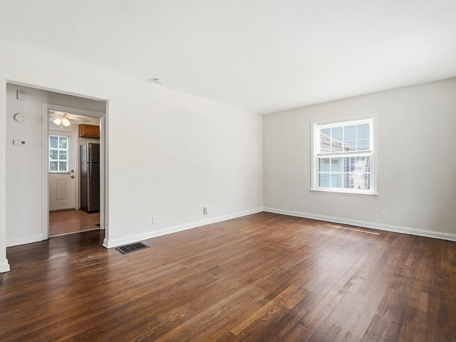 3 bed, 1022 sqft, $2,300 — Photo 2