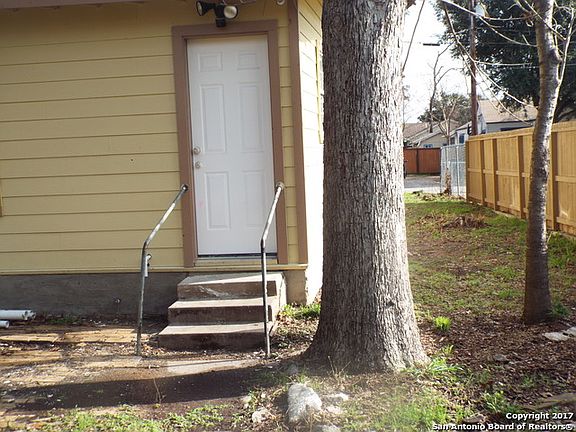 3rd image of 2121 Pasadena