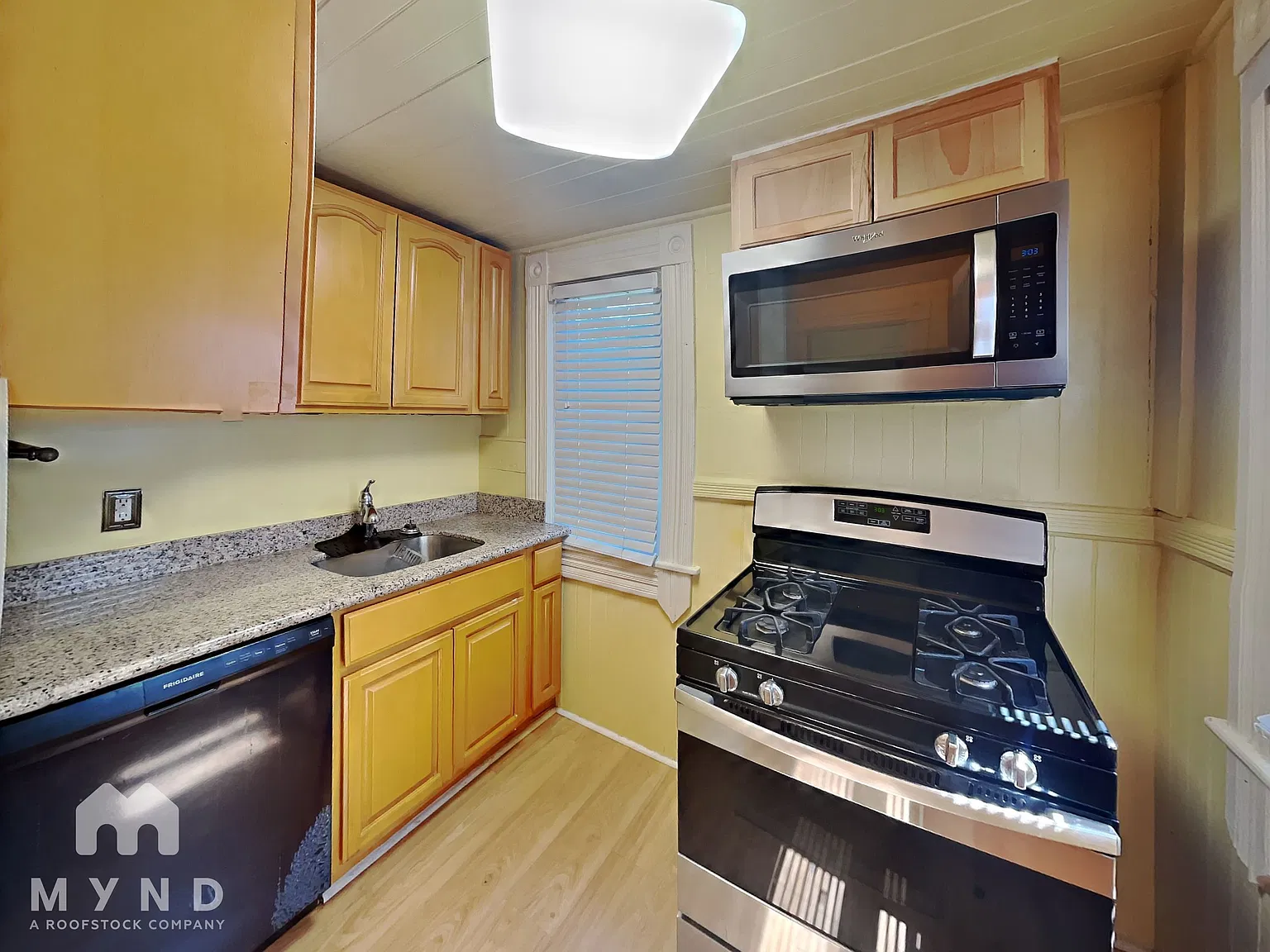 2 bed, 1.0 bath, 1674 sqft, $3,459 — Photo 3