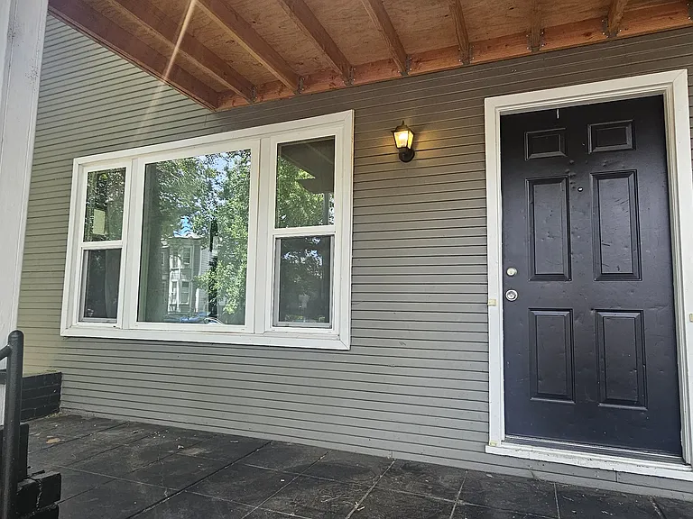 1224 E St — Photo 2