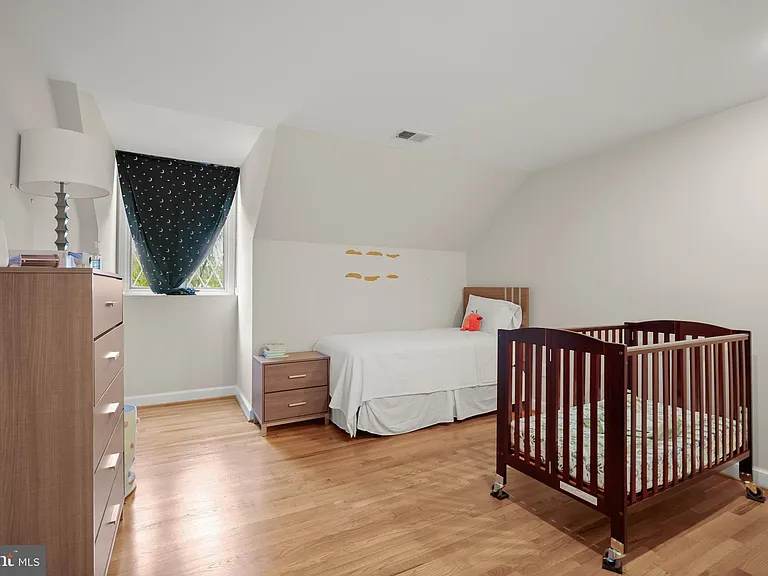 9809 Hall Rd — Photo 38