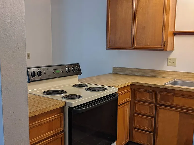 330 Howard Ave — Photo 11
