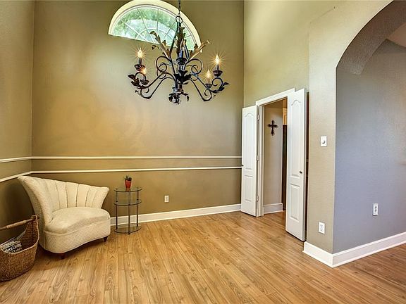 4th image of 301 Harbor Landing Dr