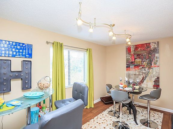3rd image of 287 Highwood Dr