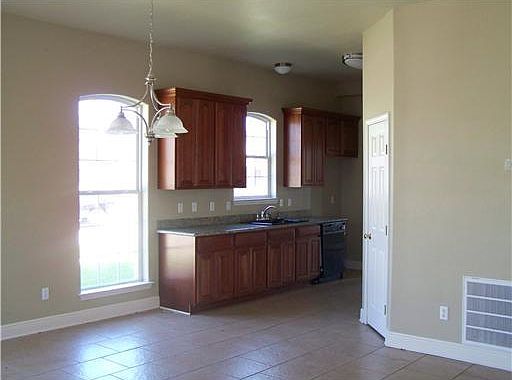 5th image of 2920 Bradbury Dr