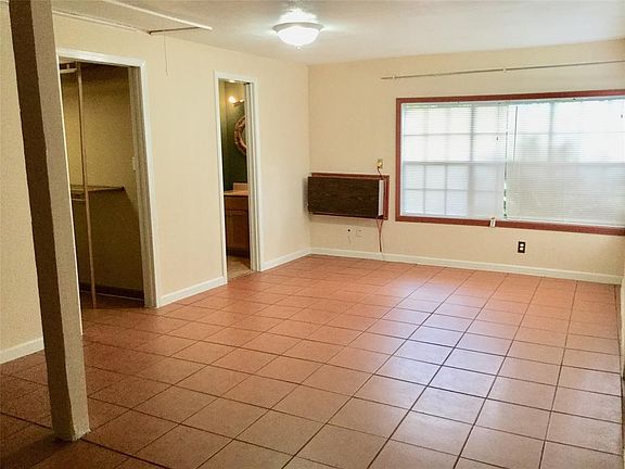 5th image of 9825 Casa Loma Dr