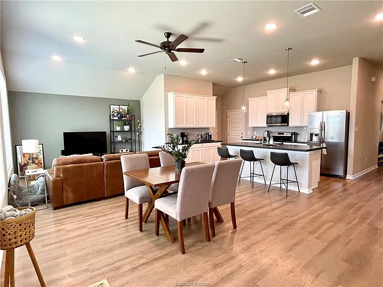 1918 Meridian Ct — Photo 7