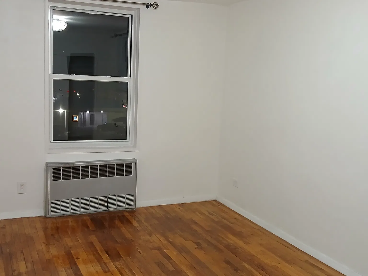 1 bed, 1.5 bath, 700 sqft, $2,350 — Photo 3