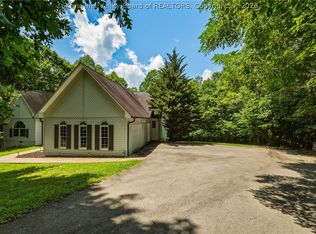 137 Whispering Ln, Fayetteville, WV 25840