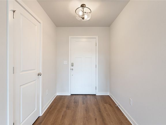 4th image of 27 Topcliffe Ln