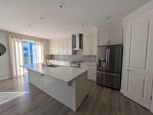 54 N Seton Mnr SE, Calgary, AB T3M 2V8